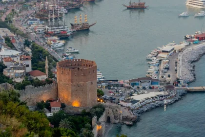 Alanya Triathlon marks 35th edition with record field of more than 600 athletes