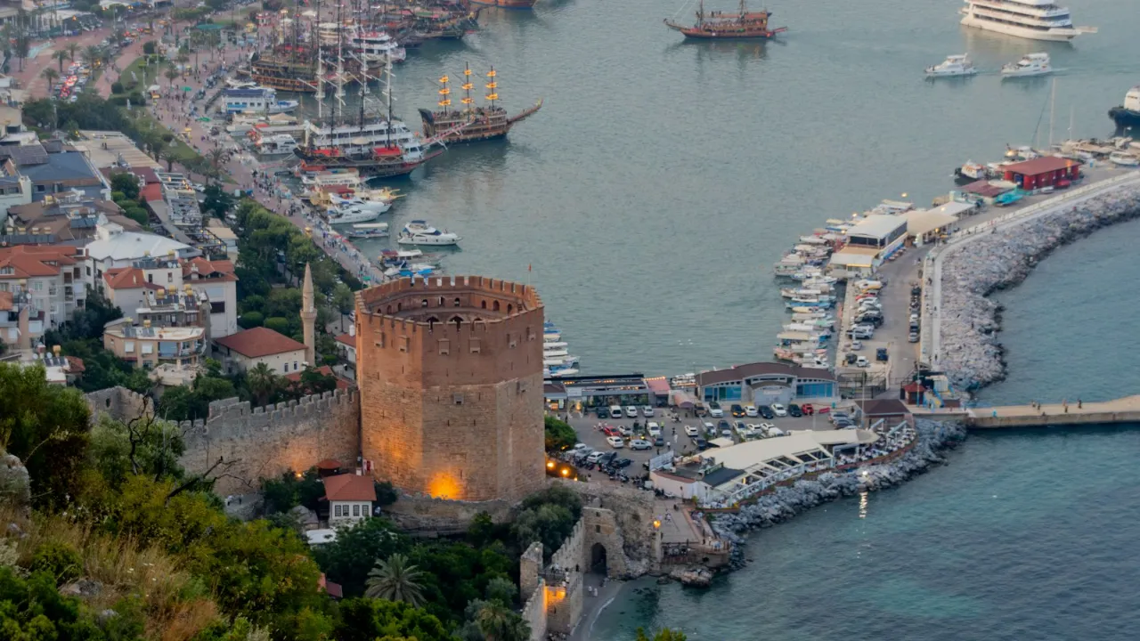 Alanya Triathlon marks 35th edition with record field of more than 600 athletes