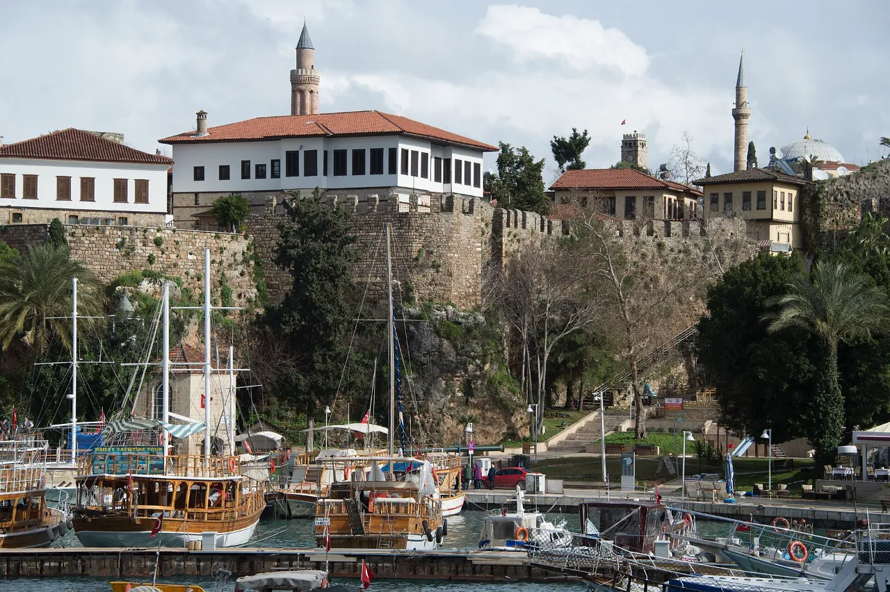 Antalya governor warns of up to 100 kg/m² of rain from Wednesday to Thursday morning
