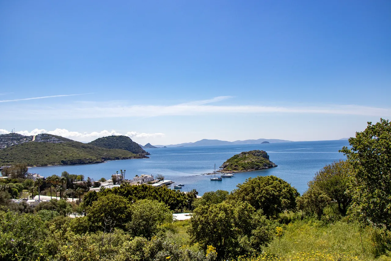 Bodrum storm: Koyunbaba–Gümüşlük road closed for a time as rain floods workplaces