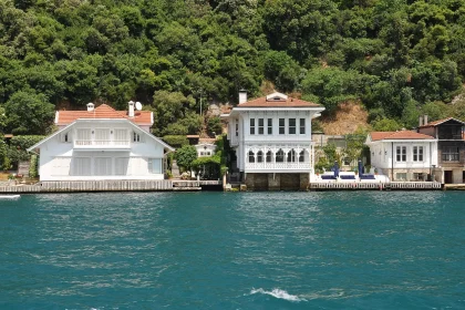Bosphorus shipping suspended after cargo ship breaks down off Kanlıca in Istanbul