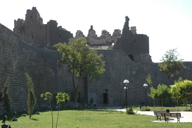 Diyarbakır maps 48 'Taste Points' for food lovers as culture festival closes