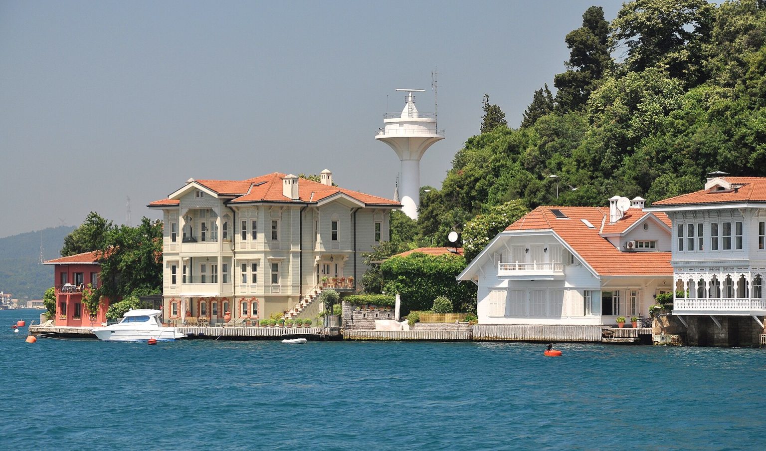 Waterfront yalı mansion in Kanlıca on the Bosphorus