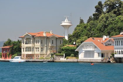 Waterfront yalı mansion in Kanlıca on the Bosphorus