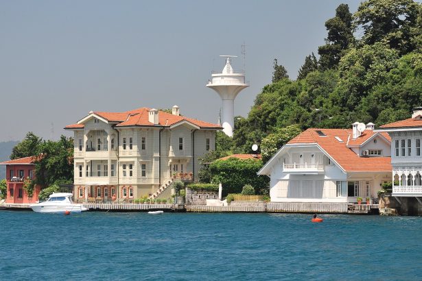 Waterfront yalı mansion in Kanlıca on the Bosphorus