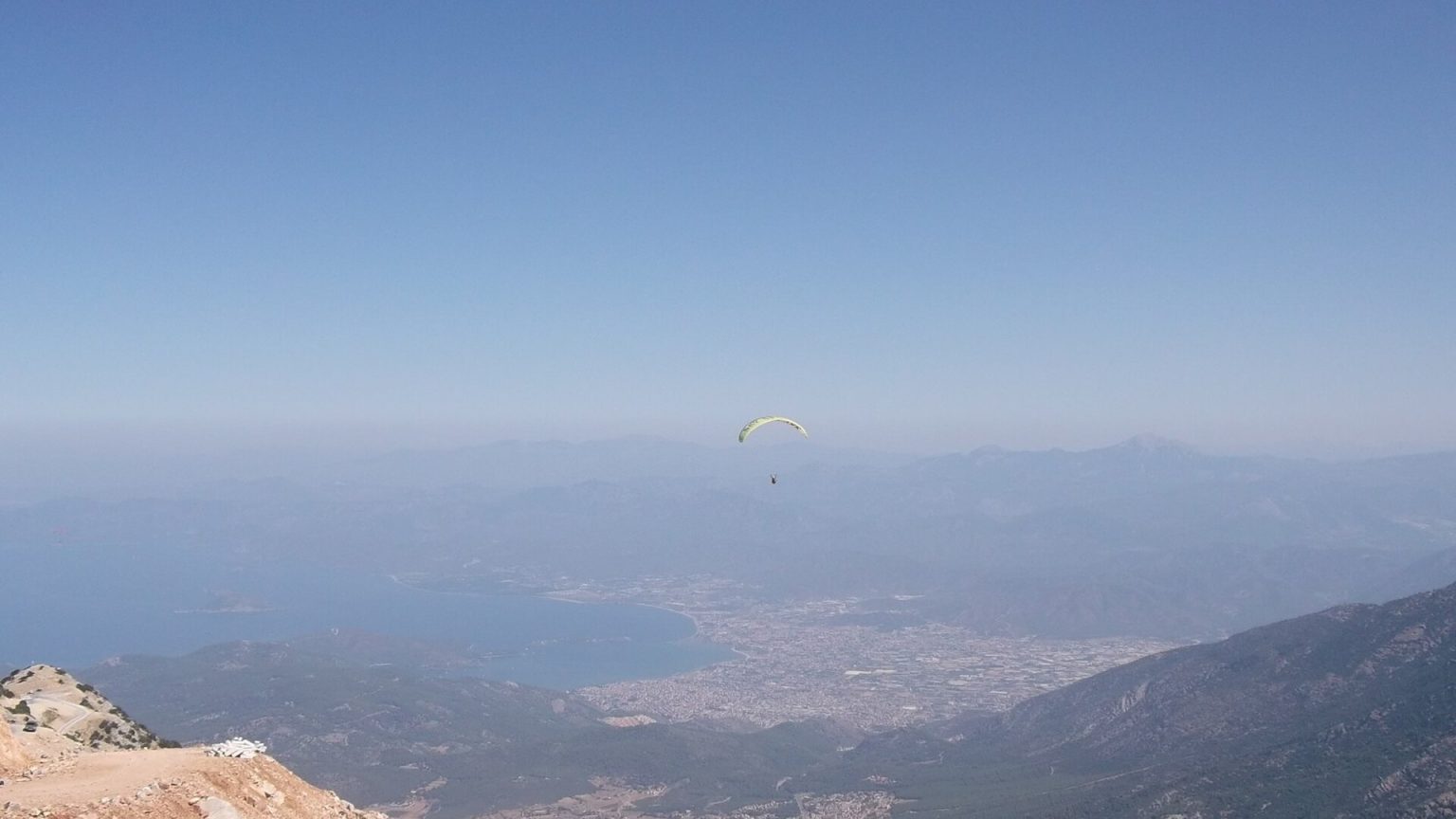 Fethiye's 26th Ölüdeniz Air Games run Oct. 21-25 with paragliding acrobatics and Turkish Stars display