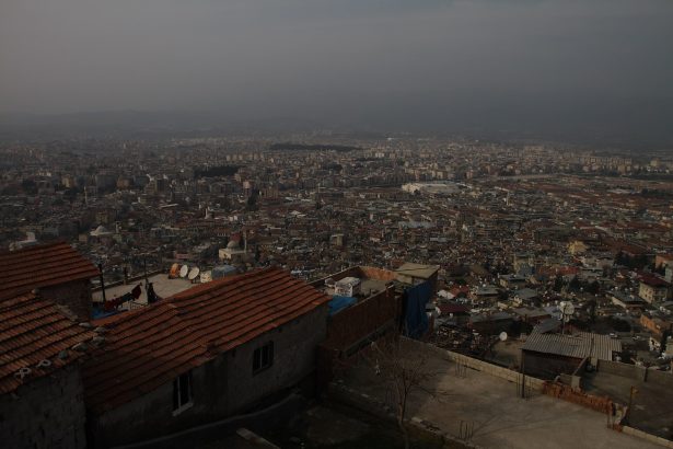 Rents rise again in quake-hit Hatay as agent warns against buying homes before title deeds