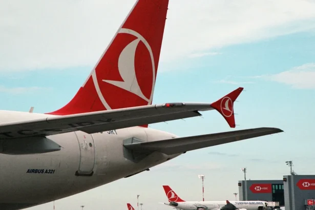 Istanbul Airport's new runway handled 8% of departures in first month, saving 284 tonnes of fuel