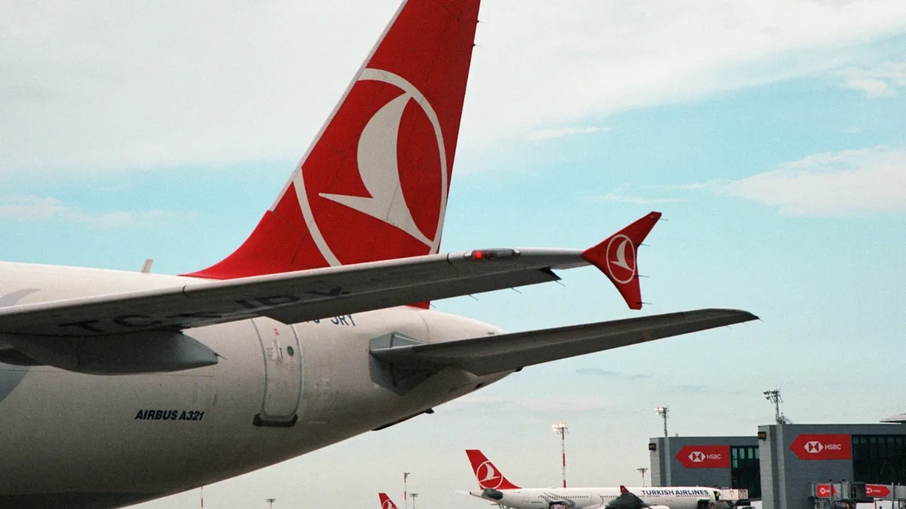 Istanbul Airport's new runway handled 8% of departures in first month, saving 284 tonnes of fuel