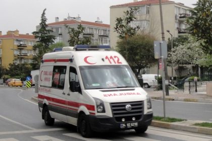 Narrow streets and illegal parking slow Istanbul ambulances in historic districts, chief physician says