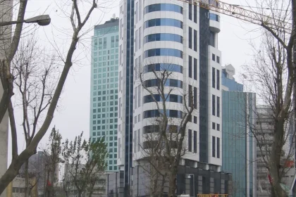 Istanbul demolishes stream-bed buildings in flood-hit Ayazağa as Kurum offers two renewal options