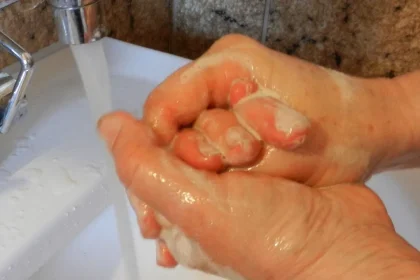 Doctors urge Istanbul flood victims to avoid tap water and discard soaked food