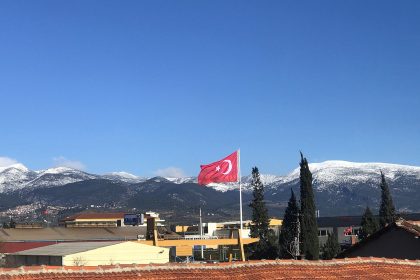 About 80 workers in İzmir's Kemalpaşa hospitalised with suspected food poisoning after catered meals