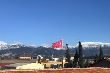 About 80 workers in İzmir's Kemalpaşa hospitalised with suspected food poisoning after catered meals