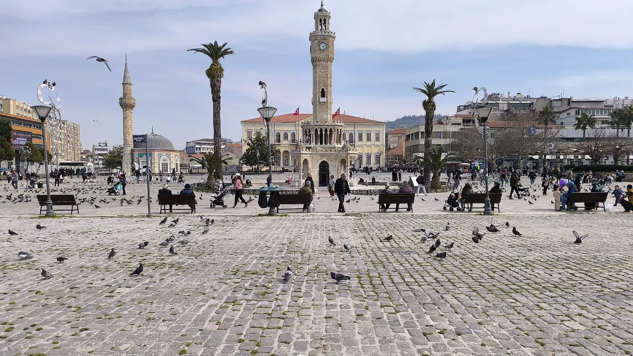 Living in İzmir 2026: A Guide for Expats and Property Buyers