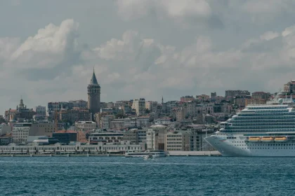 Three cruise ships bring about 3,200 passengers to Marmaris and Bodrum as late season continues