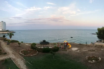 Mersin downpour floods homes and shops in Erdemli; Silifke road closed as streams overflow