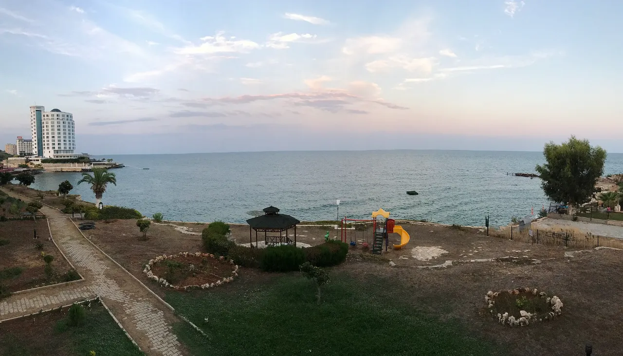 Mersin downpour floods homes and shops in Erdemli; Silifke road closed as streams overflow