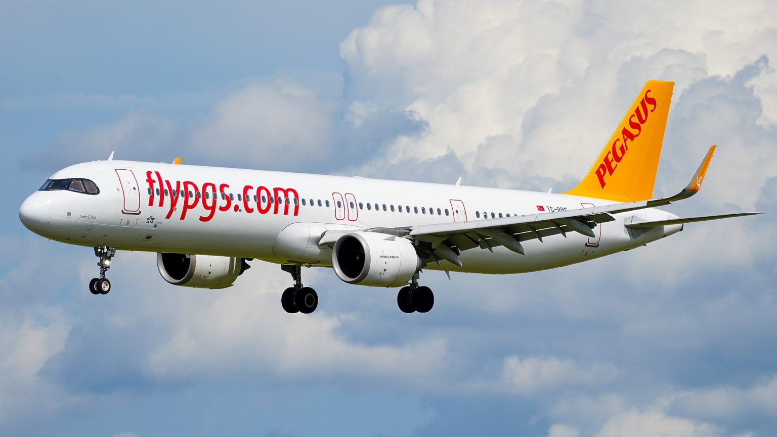 Hannover Airport Pegasus Airlines Airbus A321-251NX TC-RBE (DSC06319)