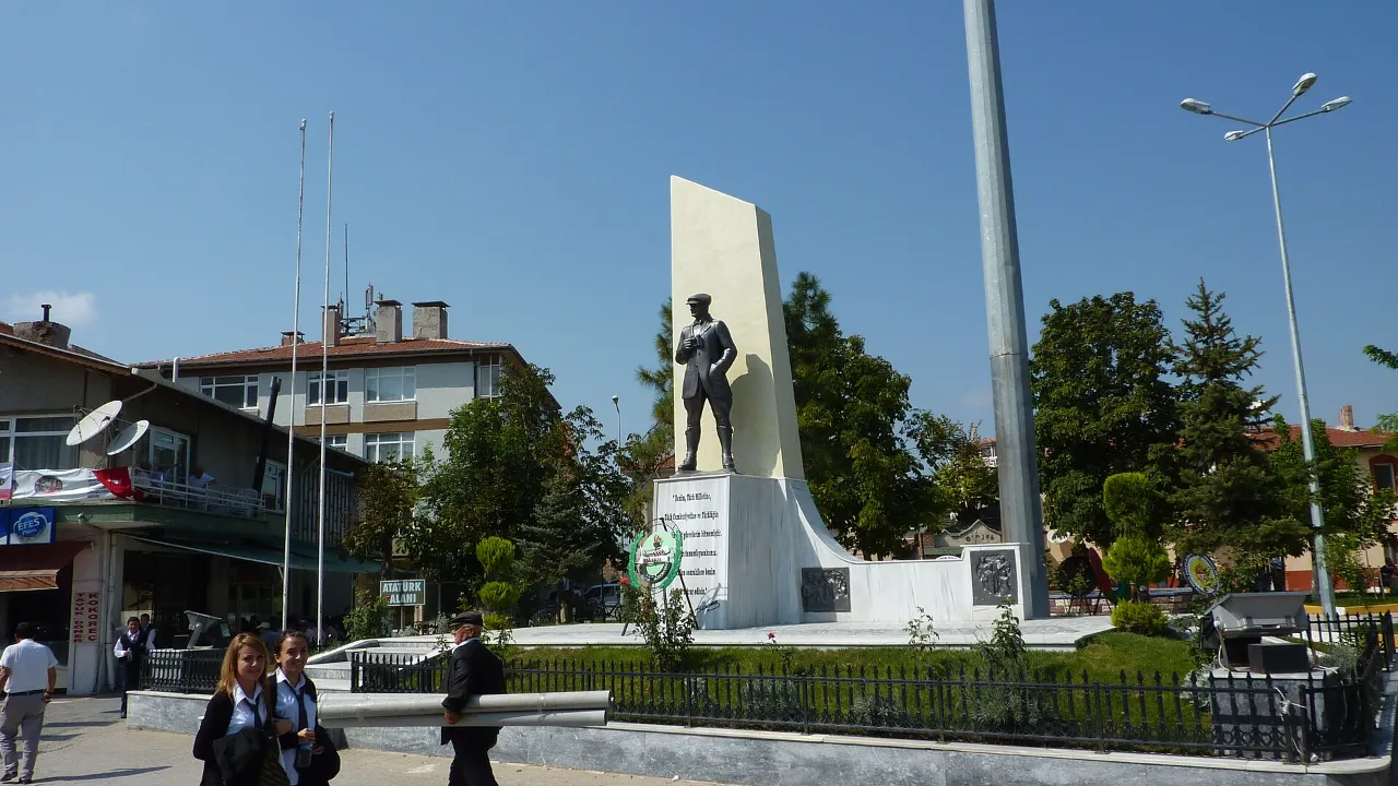Rain moves Republic Day celebrations indoors in Thrace and Mersin; Kocaeli cancels torchlight parade