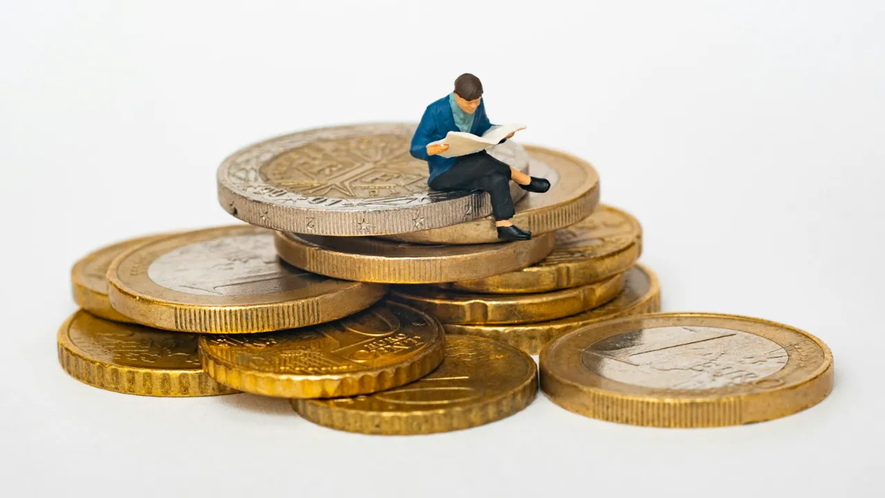 Türkiye passes fund liquidation law, clearing way for interim payouts of up to 1 million lira
