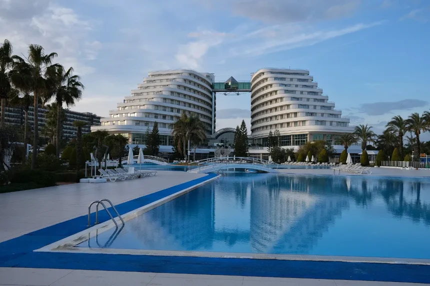 Türkiye's tourism sector sheds over 64,000 jobs as hotel employment drops 18%