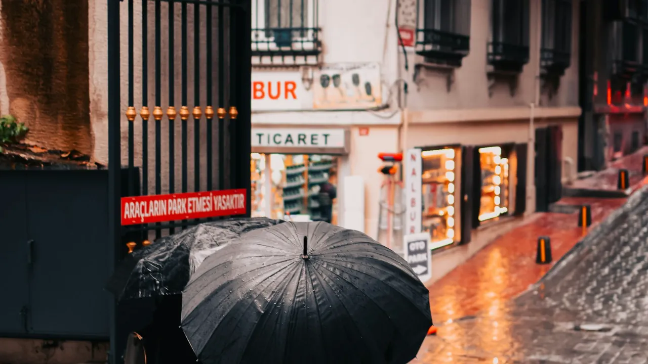 Yellow alert for heavy rain in Thrace as thunderstorms hit Istanbul and west Black Sea