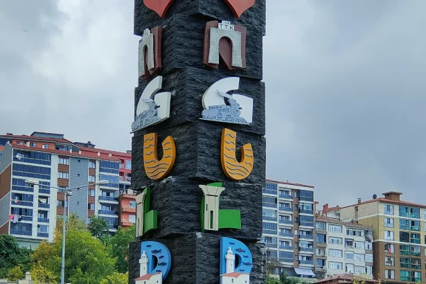 Woman killed, brother rescued as old two-storey building collapses in Zonguldak