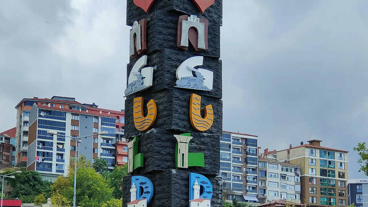 Woman killed, brother rescued as old two-storey building collapses in Zonguldak